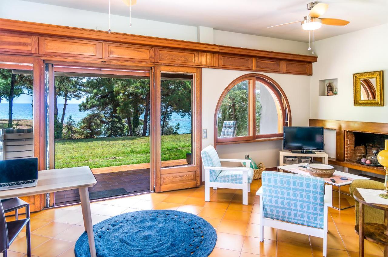 Summerday Villa Private Beach 尼亚伊拉克利亚 外观 照片